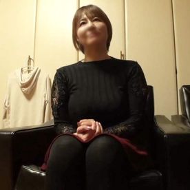 FC2-PPV-4836600 【中出し】旦那さんとは10年以上セックスレス！ショートヘアーの52歳・熟女◆男の激しいピストンに咽び喘ぐド淫乱なセックス！膣内射精！