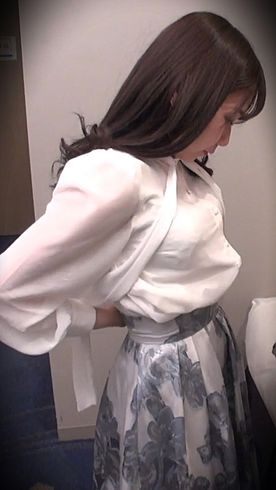 FC2-PPV-4843653 ※2月12日まで70％OFF【貴重・痴女】キー局勤務 女子アナ 23歳。清楚さで人気なアナウンサー実は性欲モンスターの痴女。ホテルに着いた瞬間即ハメ顔に大量発射。