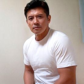 FC2-PPV-4841125 【警備会社幹部／元SPのイケオジ】巨乳のグラドルを前にして、普段クールなのに興奮MAXで腰振りまくり。イケメンの生中出し。※完全顔出しのため在庫のみの限定販売※