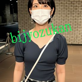 FC2-PPV-4848072 【美女図鑑】　バチクソエロい！青森訛りの女先輩とエロ動画でｘｘｘｘ