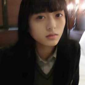 FC2-PPV-4850870 栗山◯明似の薄幸彼女に臭い足を舐めさせて、無言で中出しのハメ撮り動画