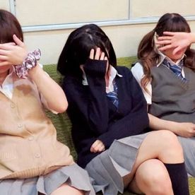 FC2-PPV-4858595 ※50本限定超特価※みんなでヤレば怖くない！初めてのストリップ＆公開SEX！VOL.1