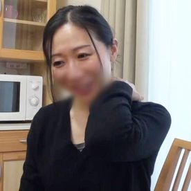 FC2-PPV-4861347 【熟女】困り顔も笑顔も可愛らしい52歳熟女◆自宅でハメ撮りセックス◆怒号をあげて喘ぎながら痙攣イキ！！