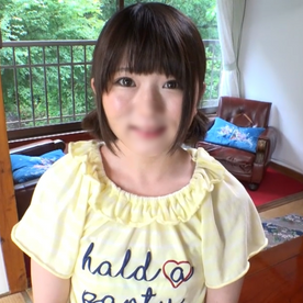 FC2-PPV-4861458 ※3月17日まで70％OFF【初撮り】異性に裸を見せたことが無い童顔女子が初脱ぎ～ツルツルおマンコに大量中出しされるまでの一部始終を公開。