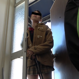 FC2-PPV-4865959 【期間限定・在庫限り】都内に通う18歳　ハードセックスで屈服生ハメ　処女喪失　生中出し