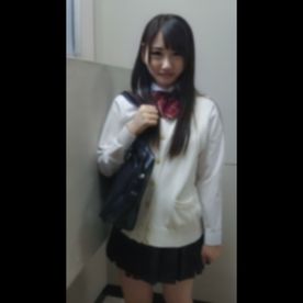 FC2-PPV-4867393 フルバージョン 提供 同じ団地に住むブレザー初撮り。男2人と撮影。