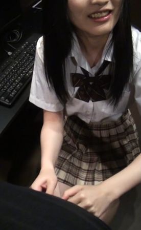 FC2-PPV-4871411 漫画喫茶の個室で中出し本番させてくれる１８歳。※数量限定